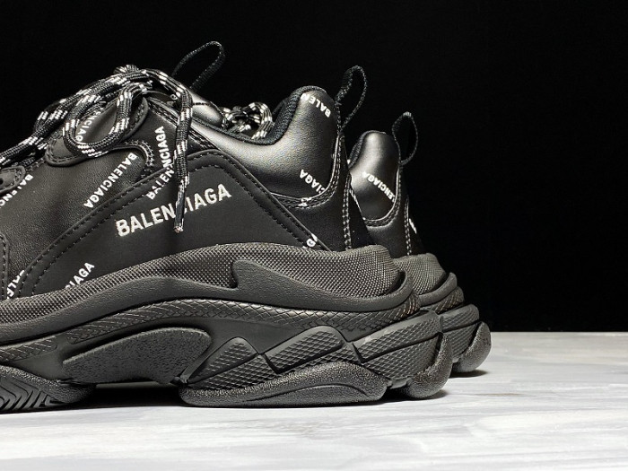 balen triple s trainers black letters 541624 w09o1 9013