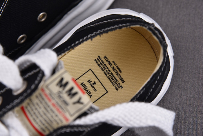 Ma*s*n mihara yasuhiro canvas sneakers