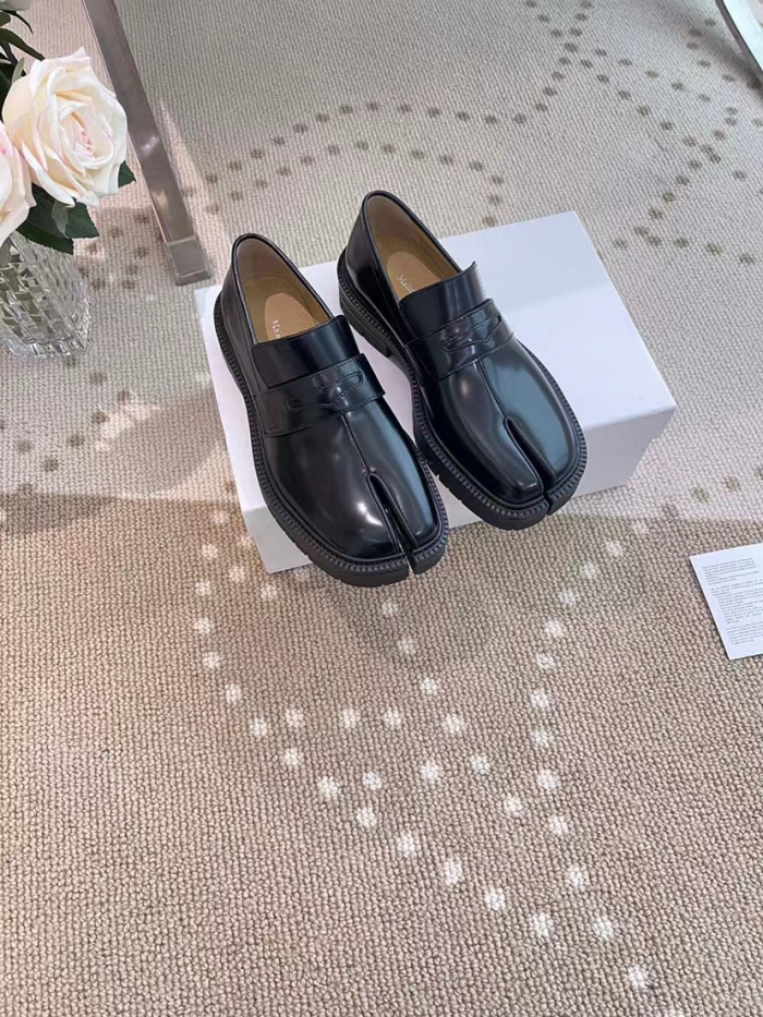 ma*s*n Ma*i*la loafer shoes