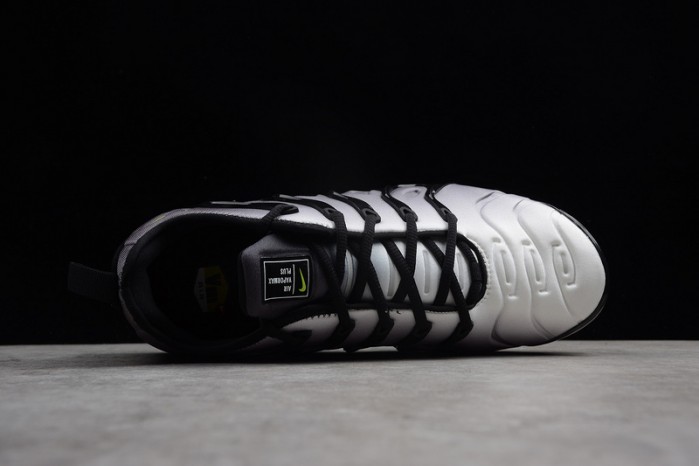 nike air vapormax plus black volt 924453-009