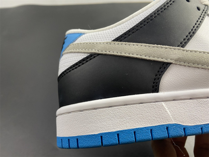 nike sb dunk low “laser blue” bq6817-101