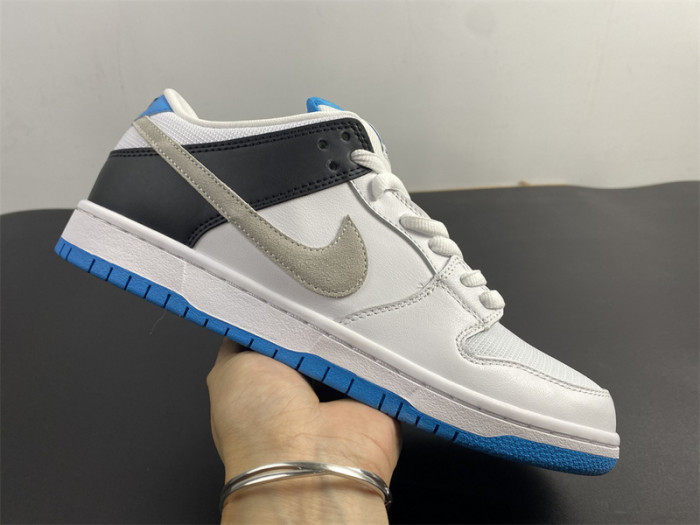 nike sb dunk low “laser blue” bq6817-101
