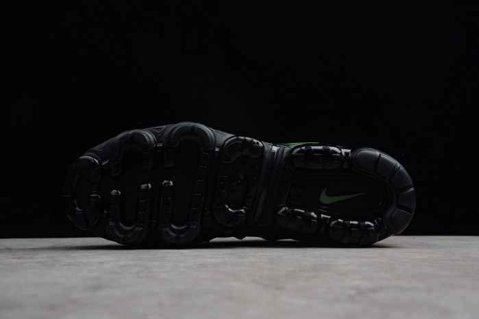 nike air vapormax plus black volt 924453-009