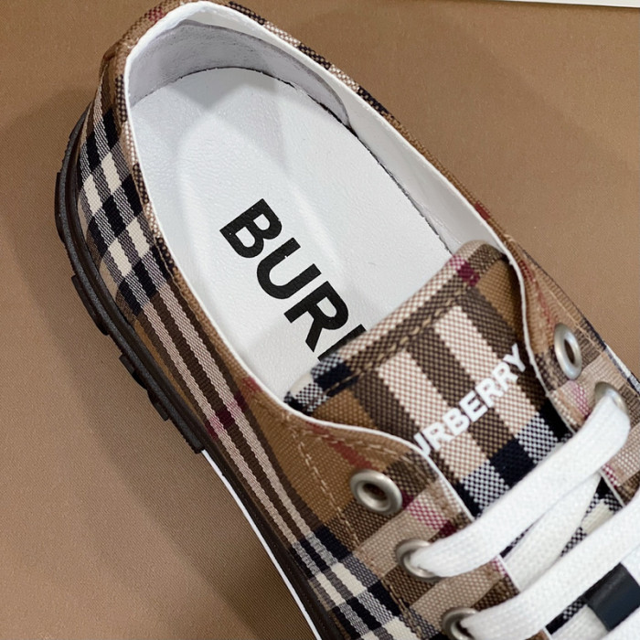 bur*berry sneakers