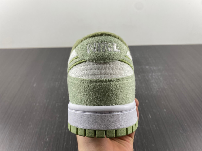 nike dunk low se fleece pack honeydew dq7579-300