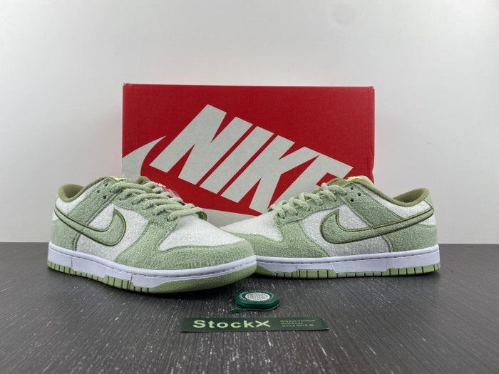 nike dunk low se fleece pack honeydew dq7579-300