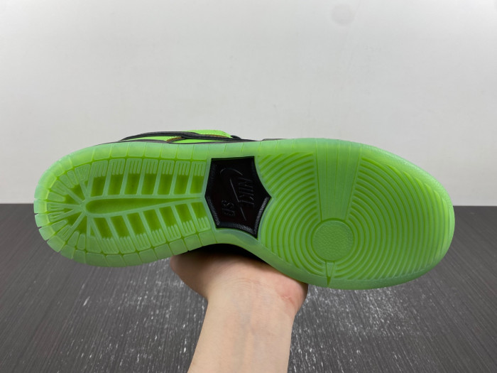 the powerpuff girls x nike sb dunk low fz8319-300.